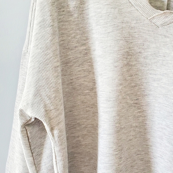 Knit and Cast Gray V Neck Lightweight Top Size Large NWT - Picture 3 of 5